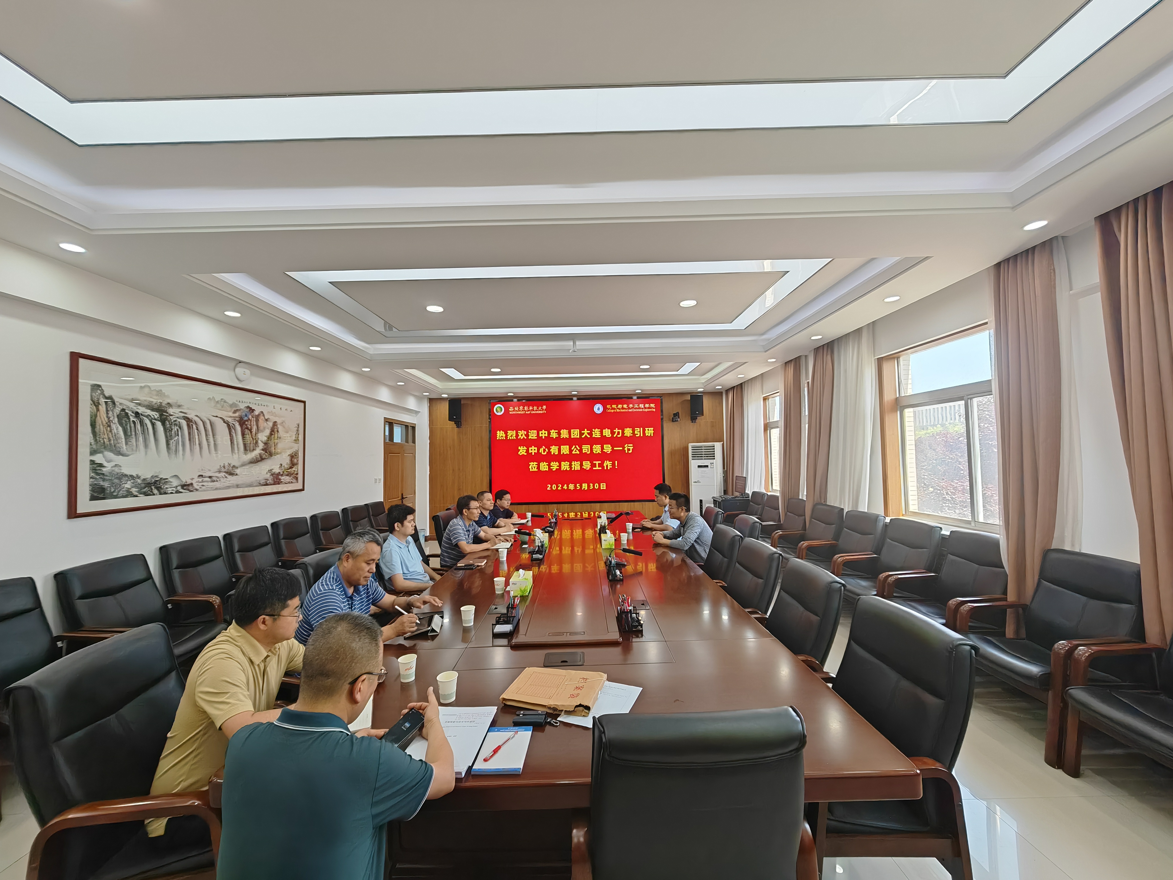 中车集团大连电力牵引研发中心有限公司张桂成副总经理来公司进行座谈并开展交流合作.jpg