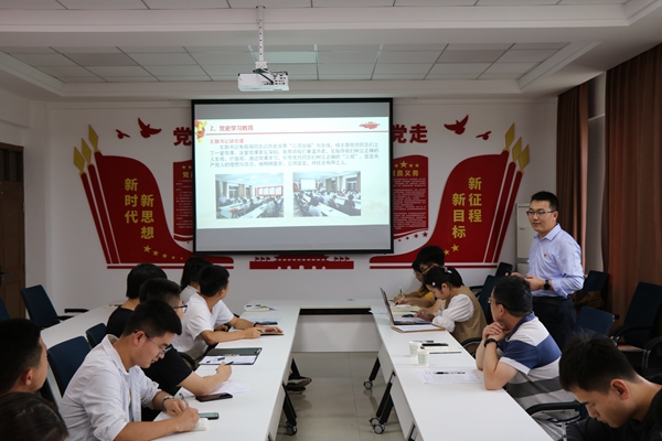 6a41a026237540329320da2073cafccf.jpg 支部书记朱铭强作报告.jpg